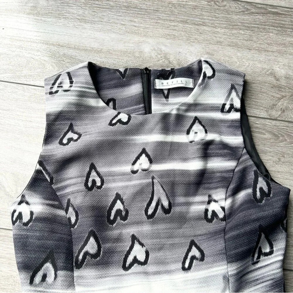 Refill Heart  Shape Ombre Pattern Fit and Flare Sleeveless Dress Made in Korea - Picture 7 of 13